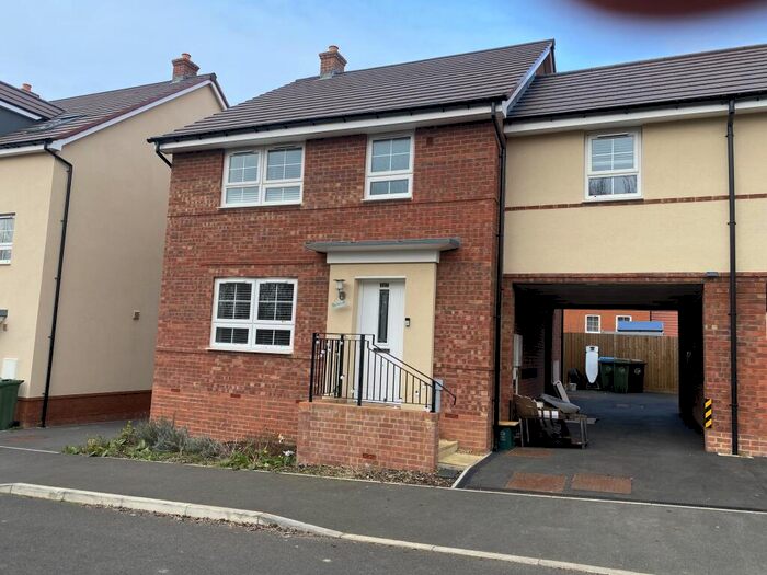 4 Bedroom Semi-Detached Villa To Rent In Edward Road, Buckingham, MK18