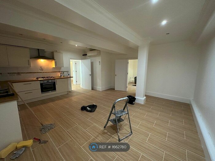 3 Bedroom Flat To Rent In Upton Heights, London, E7