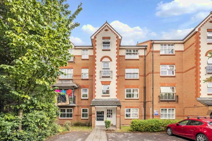 2 Bedroom Flat To Rent In Shaftesbury Gardens, London, NW10