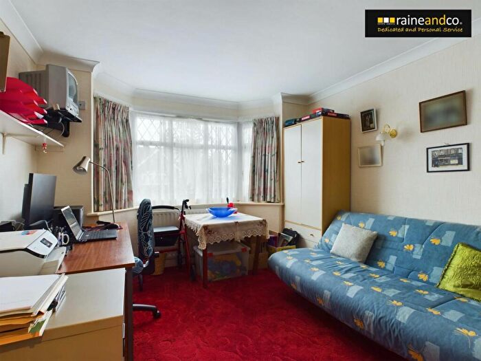 2 Bedroom Detached Bungalow For Sale In Fairview, Potters Bar, EN6