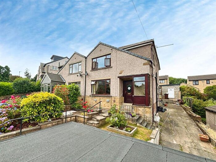 3 Bedroom Semi Detached House For Sale In Brownroyd Hill Road, Bradford, BD6