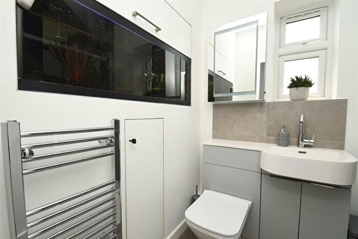 3 Bedroom Semi-Detached House For Sale In Waveney Road, Ipswich, IP1