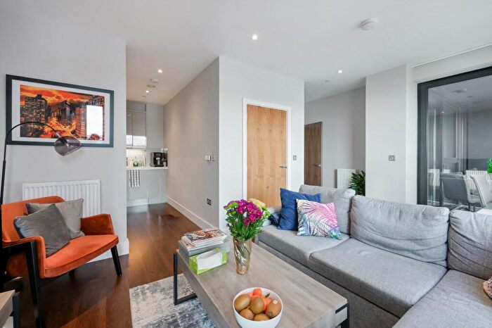 1 Bedroom Apartment For Sale In Avalon Point, Silvocea Way, London, E14