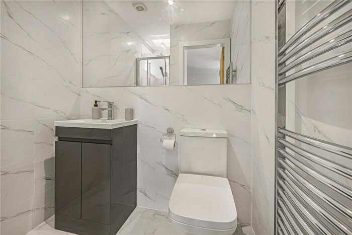 3 Bedroom End Of Terrace House For Sale In Canal Street, SK10