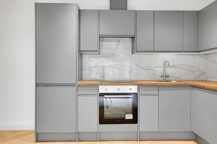 3 Bedroom Flat To Rent In Calais Street, London, SE5