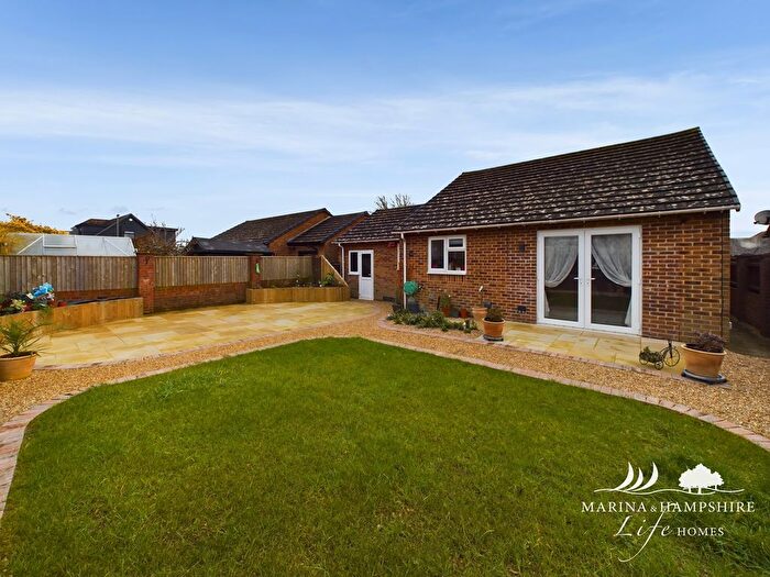 2 Bedroom Detached Bungalow For Sale In Gate House Road, Fareham, PO16