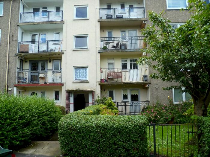 3 Bedroom Flat To Rent In Kerrycroy Avenue, Glasgow G42