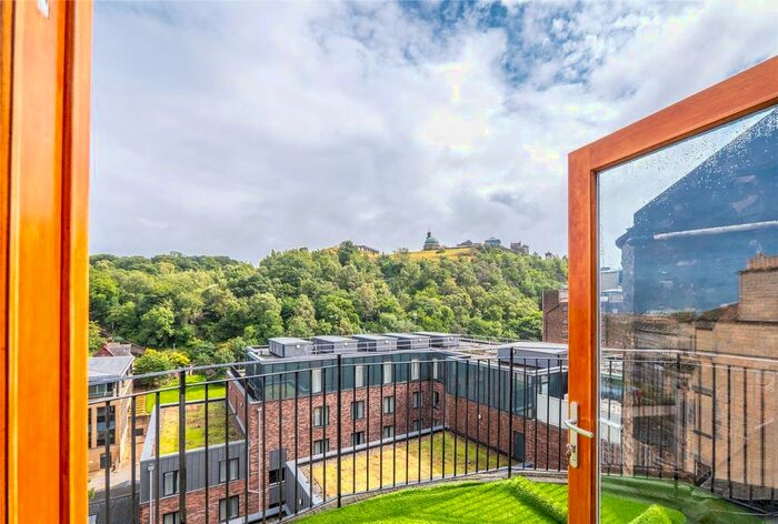 2 Bedroom Flat To Rent In / Baxter's Place, East New Town, Edinburgh, EH1