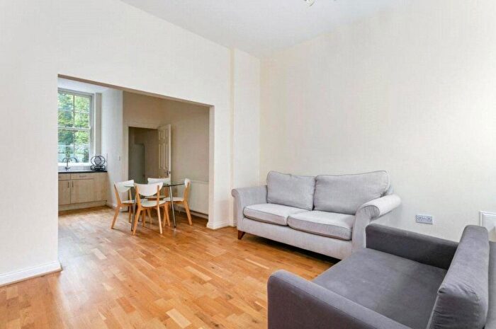 3 Bedroom Apartment To Rent In Westbourne Road, London, N7
