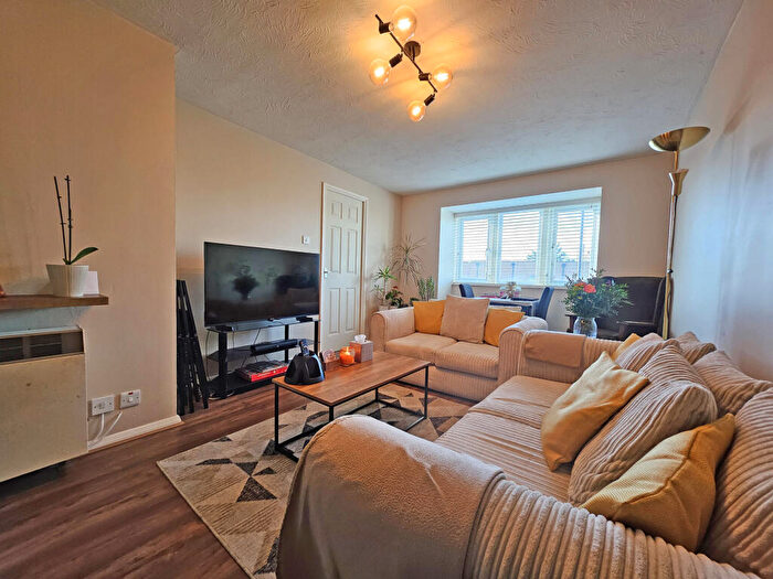 2 Bedroom Apartment To Rent In Ravenings Parade, Ilford, Greater London, IG3