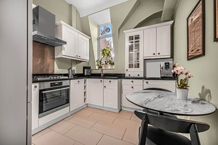 1 Bedroom Flat For Sale In Arkwright Road, Hampstead, NW3