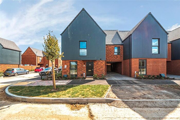 4 Bedroom House To Rent In Mistletoe Road, Houghton Regis, Dunstable, LU5