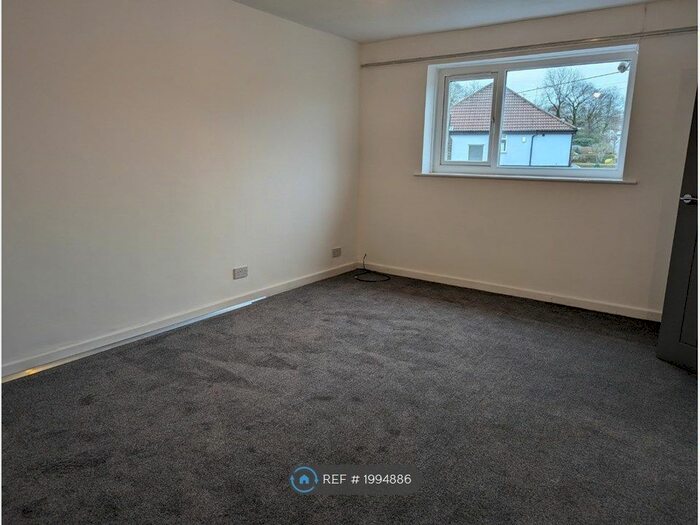 2 Bedroom Flat To Rent In Brooklands Parade, Saddleworth, OL4