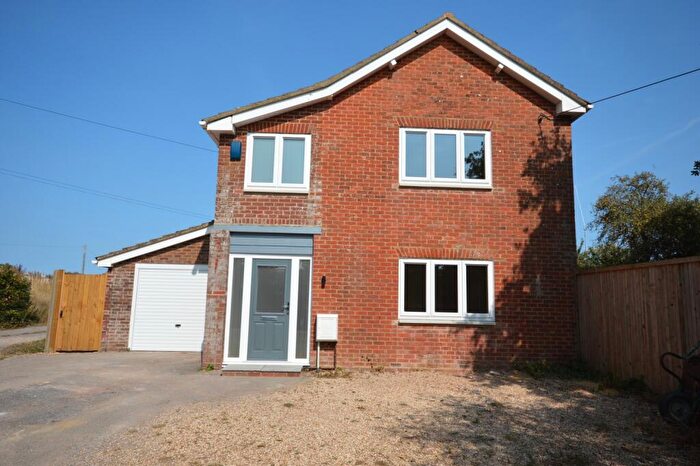 3 Bedroom Detached House To Rent In Pitmore Lane, Pennington, Lymington, Hampshire, SO41