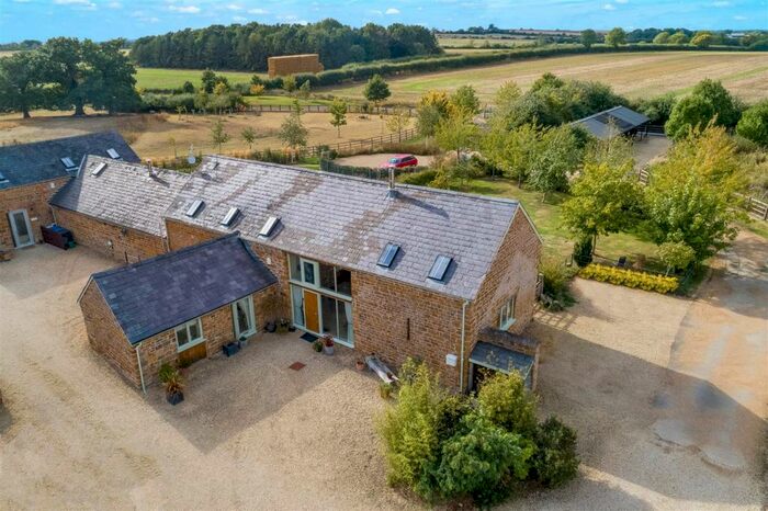 6 Bedroom Barn Conversion For Sale In Tysoe Road, Kineton, CV35