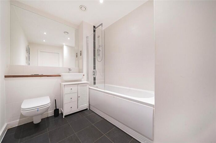 1 Bedroom Apartment To Rent In Finchley Road, London, NW11