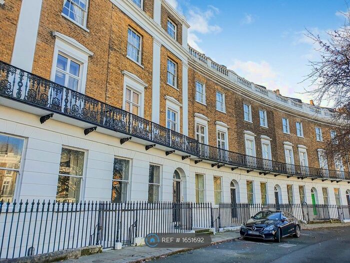 3 Bedroom Flat To Rent In Crescent Grove, London, SW4