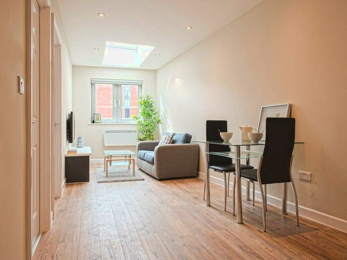 1 Bedroom Apartment To Rent In East Parade, Leeds, West Yorkshire, LS1