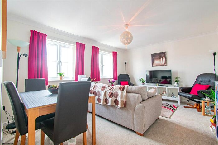 2 Bedroom Apartment For Sale In Battalion Way, Thatcham, RG19