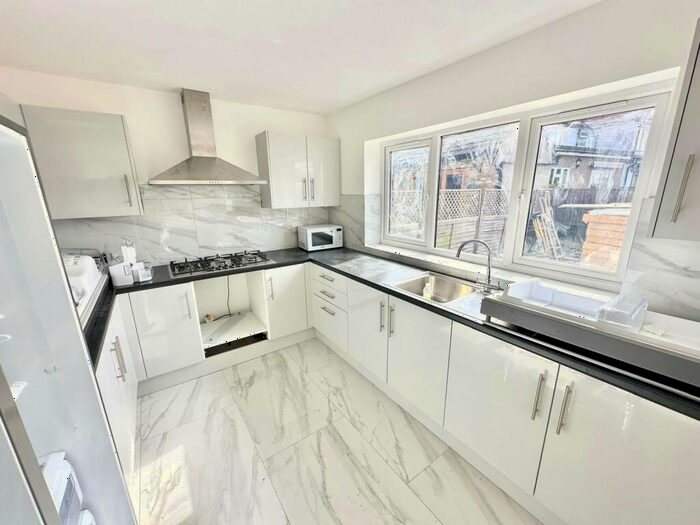 5 Bedroom House To Rent In Collier Row Road, Collier Row, RM5