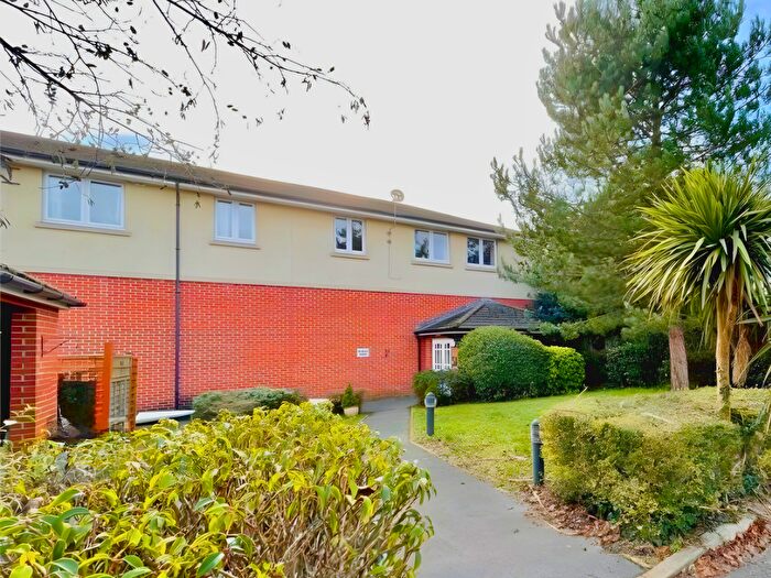 1 Bedroom Flat For Sale In Gordon Road, Highcliffe, Christchurch, BH23