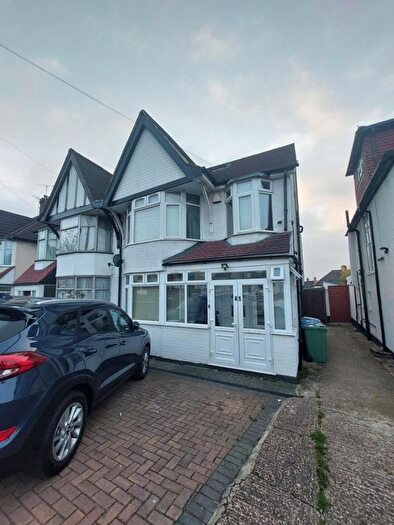 5 Bedroom Property To Rent In Ballogie Avenue, London, NW10