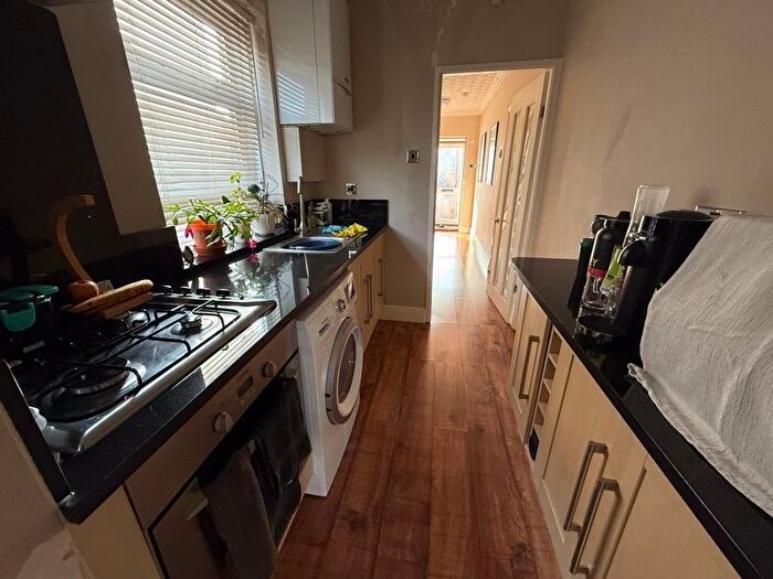 4 Bedroom Semi-Detached House To Rent In North Hyde Road, Hayes, UB3