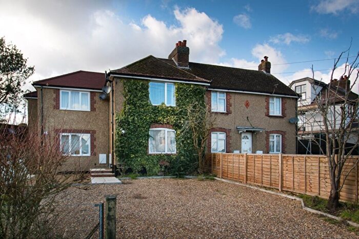 2 Bedroom Terraced House To Rent In Trowley Hill Road St. Albans, AL3