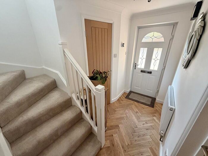 3 Bedroom Detached House For Sale In Twin Oaks Close, Broadstone, BH18 - Photo 3
