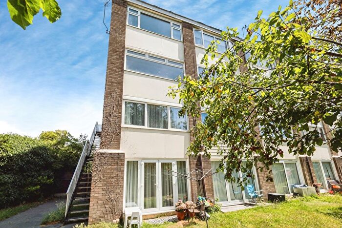 2 Bedroom Flat For Sale In Wood Lane, Hornchurch, RM12