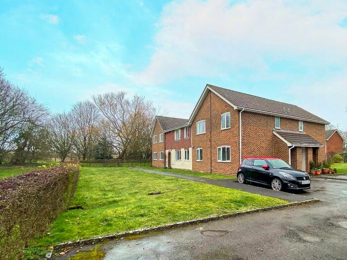 1 Bedroom Flat To Rent In Swan Way, Church Crookham, Fleet, GU51