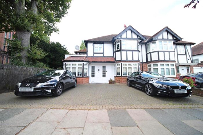 5 Bedroom Semi Detached House For Sale In Wynchgate, London, N14