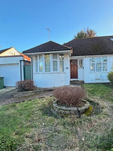 3 Bedroom Semi-Detached Bungalow To Rent In Derwent Avenue, East Barnet, Barnet, EN4