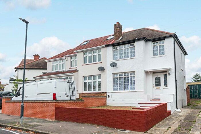 3 Bedroom Flat To Rent In Duncroft, Plumstead, London, SE18