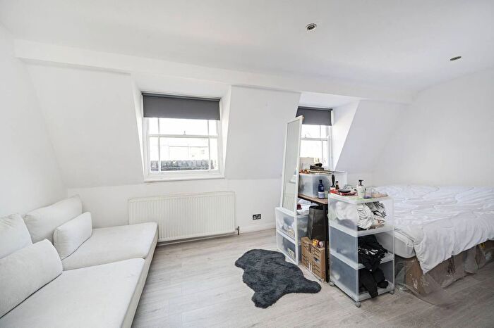 2 Bedroom Flat To Rent In Sandringham Road, Dalston, London, E8