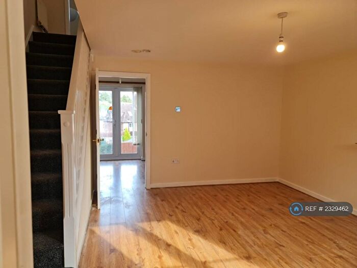 3 Bedroom Semi-Detached House To Rent In Page Avenue, Nottingham, NG5