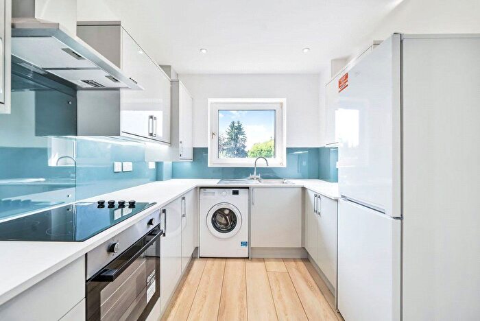 2 Bedroom Flat To Rent In Herga Court, Stratford Road, Watford, Hertfordshire, WD17