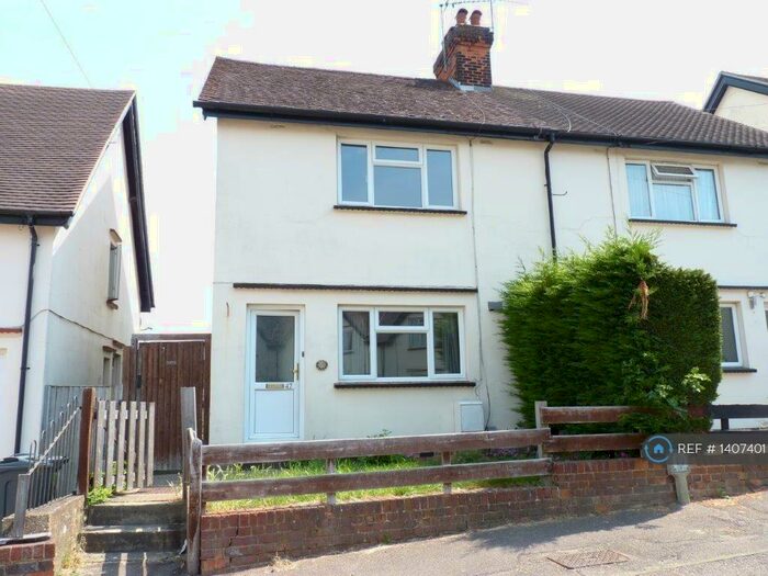 3 Bedroom Semi-Detached House To Rent In Ellis Avenue, Stevenage, SG1