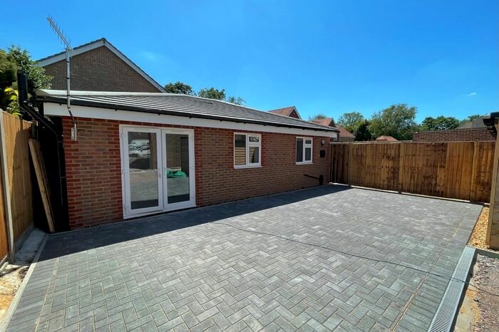 2 Bedroom Detached Bungalow To Rent In Horley, Surrey, RH6