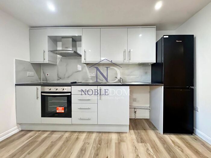 Studio To Rent In Hanworth Road, Hounslow, TW3