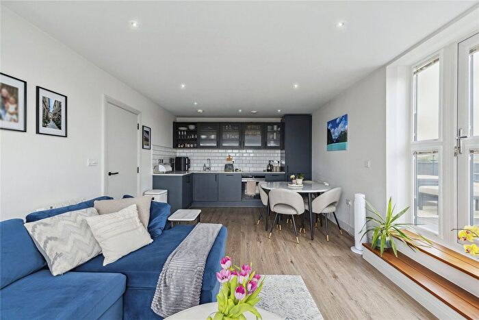 2 Bedroom Flat To Rent In Albion Way, Horsham, West Sussex, RH12