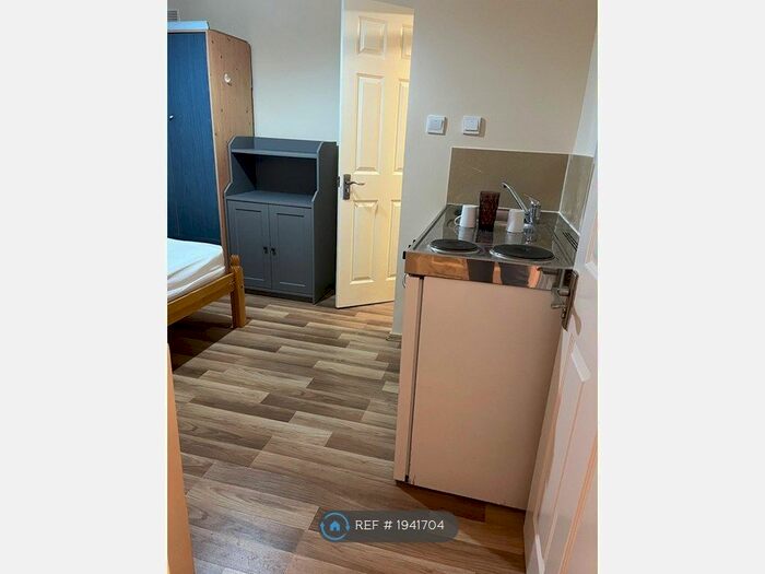 Studio To Rent In Russet Crescent, London, N7