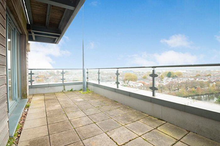 2 Bedroom Apartment To Rent In Overstone Court, CF10
