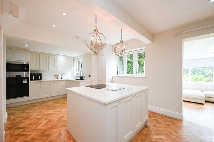 3 Bedroom Semi-Detached House For Sale In Whalley Drive, Aughton, L39