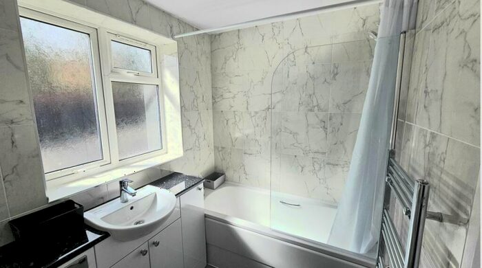 2 Bedroom Flat To Rent In Ballbrook Court, Didsbury, M20