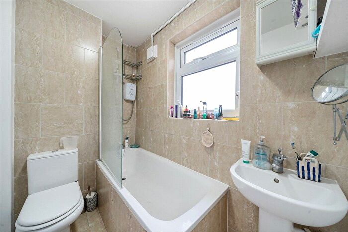 1 Bedroom Apartment For Sale In Battersea High Street, London, SW11