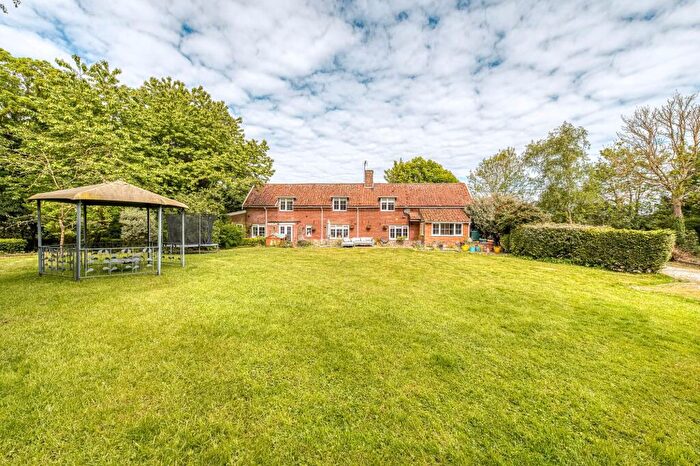3 Bedroom Detached House For Sale In Watton Road, Shipdham, IP25