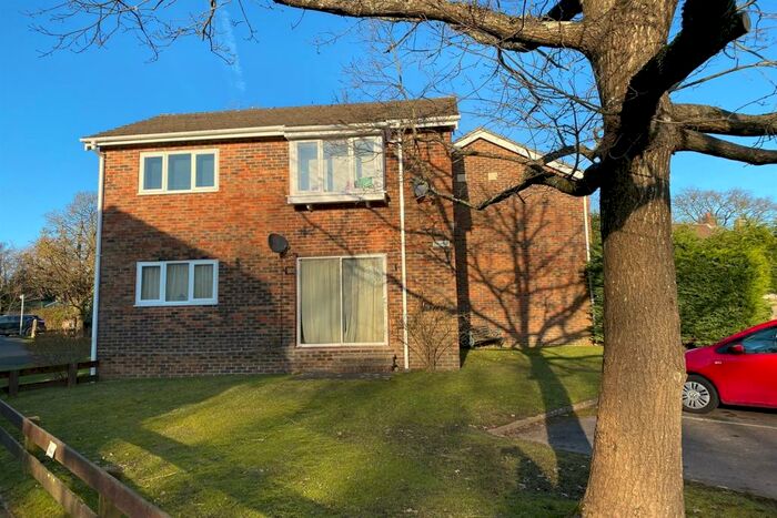 1 Bedroom Flat To Rent In Upper Heyshott, Petersfield, GU31