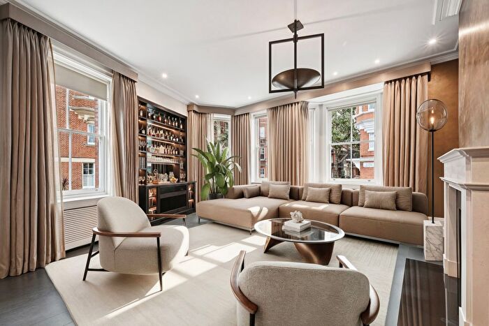 4 Bedroom End Of Terrace House For Sale In Flood Street, Chelsea, London, SW3