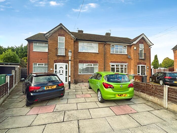 4 Bedroom Semi-Detached House For Sale In Wellfield Close, Bury, BL9